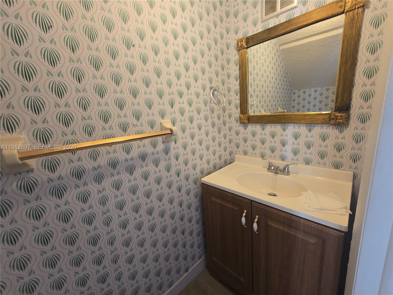 A11982697 Property Photo 6