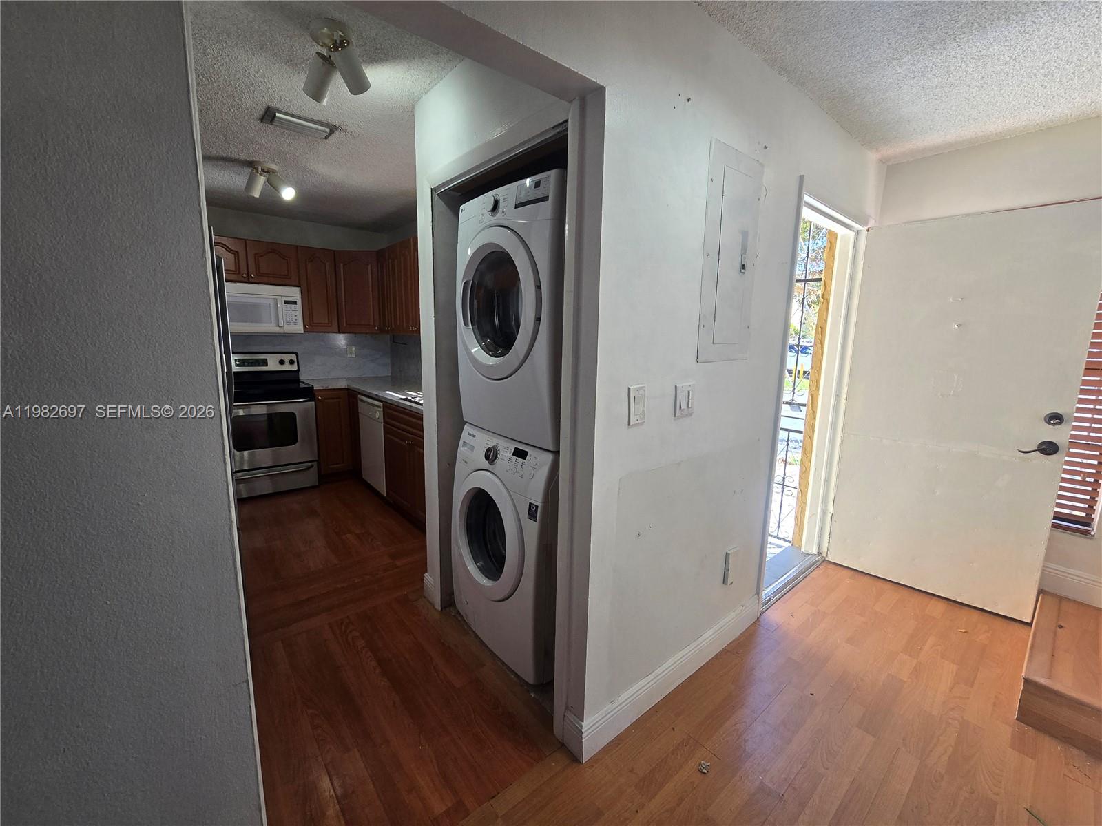 A11982697 Property Photo 8