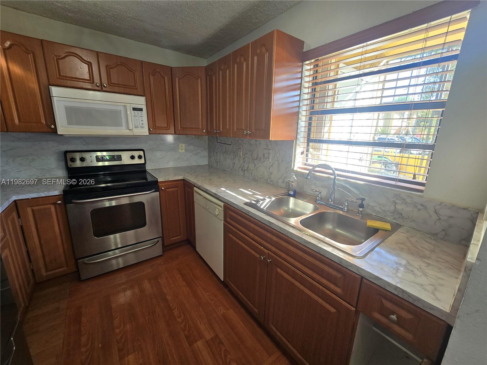 A11982697 Property Photo 10