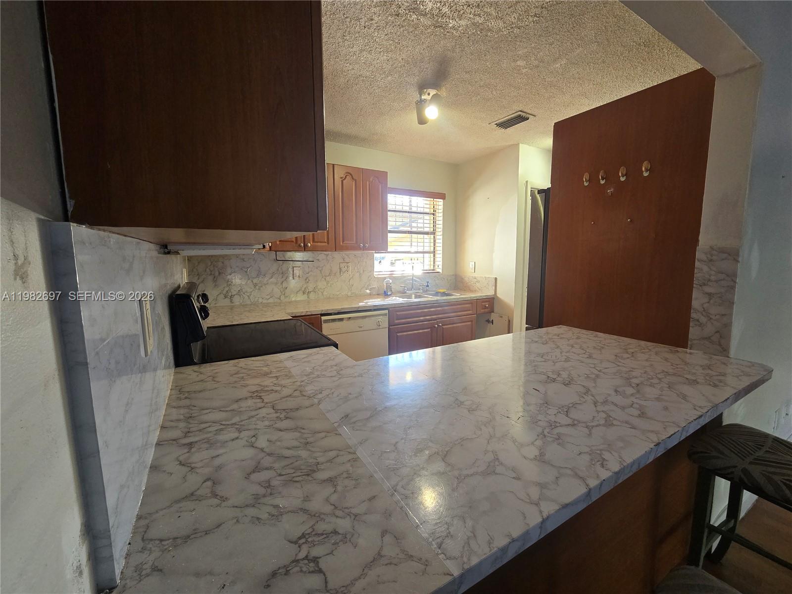 A11982697 Property Photo 11