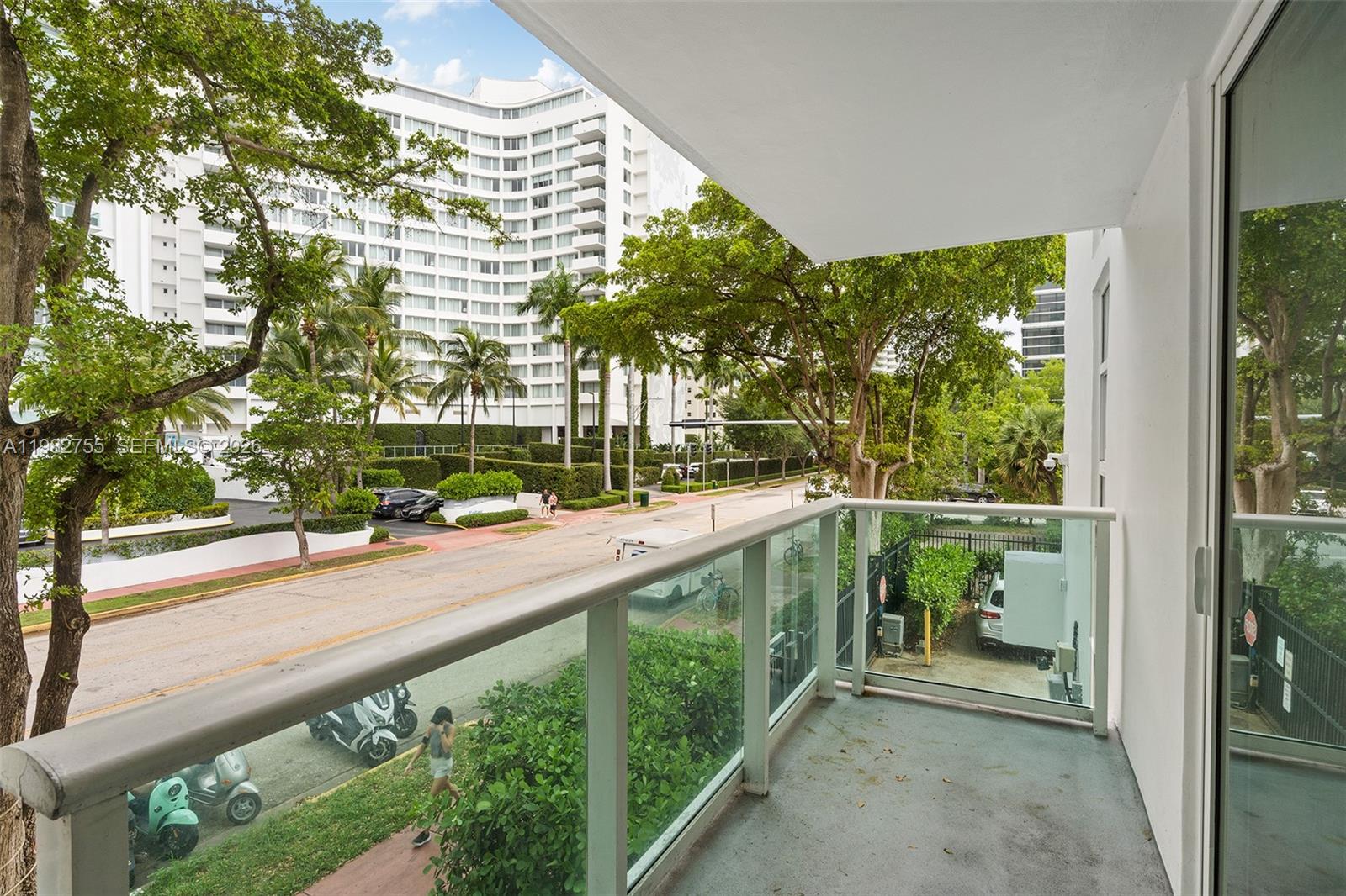 1035 West Avenue 201