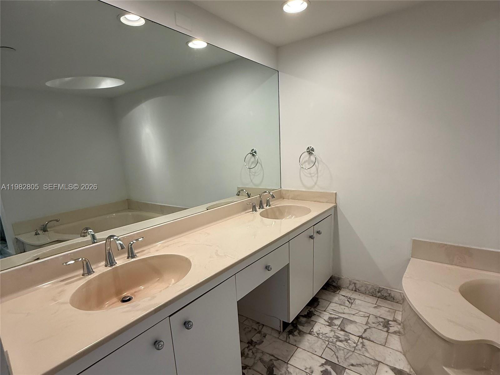 4000 Towerside Terrace 1401 Property Photo 17