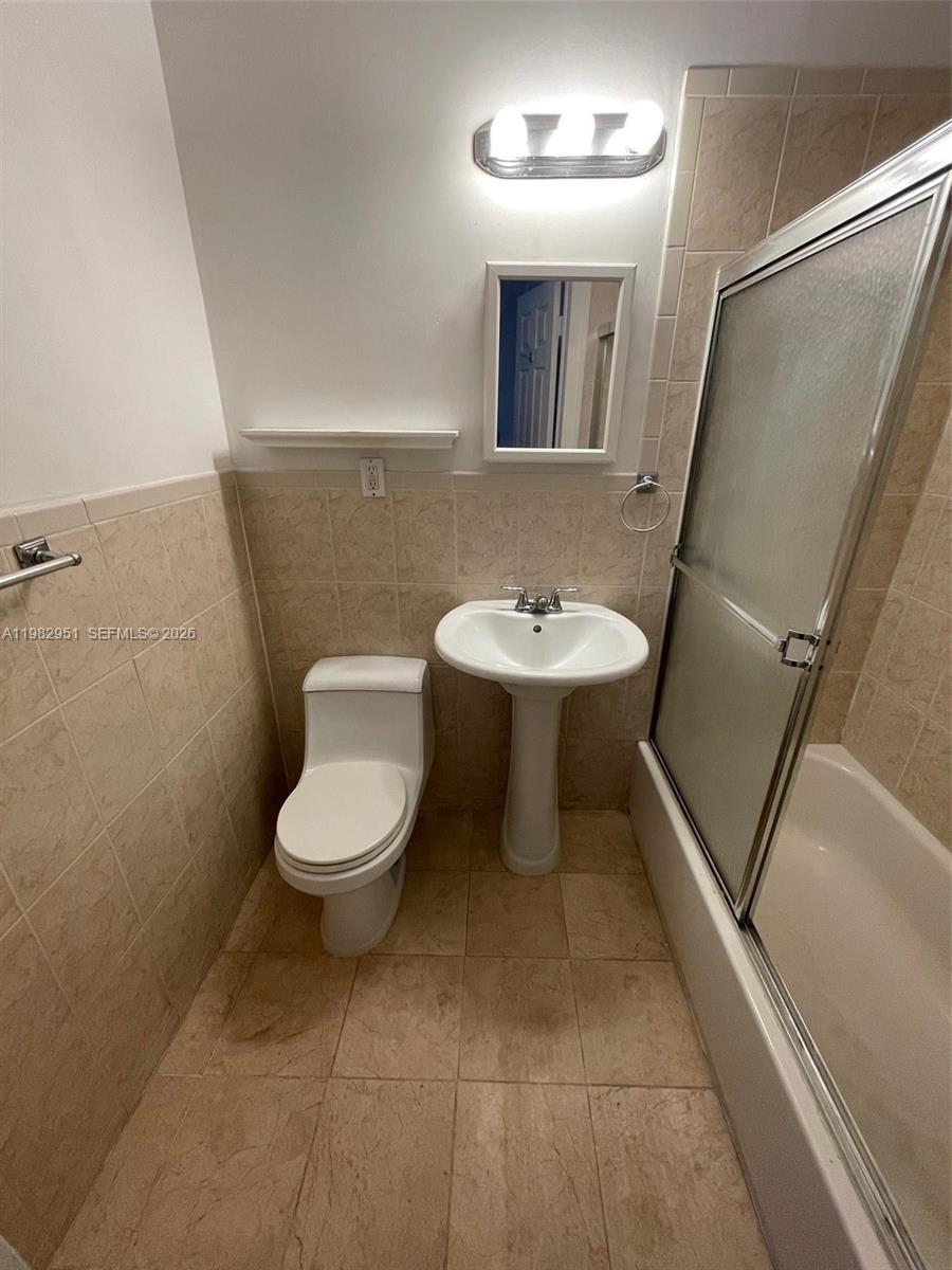 1611 Michigan Avenue 15 Property Photo 8