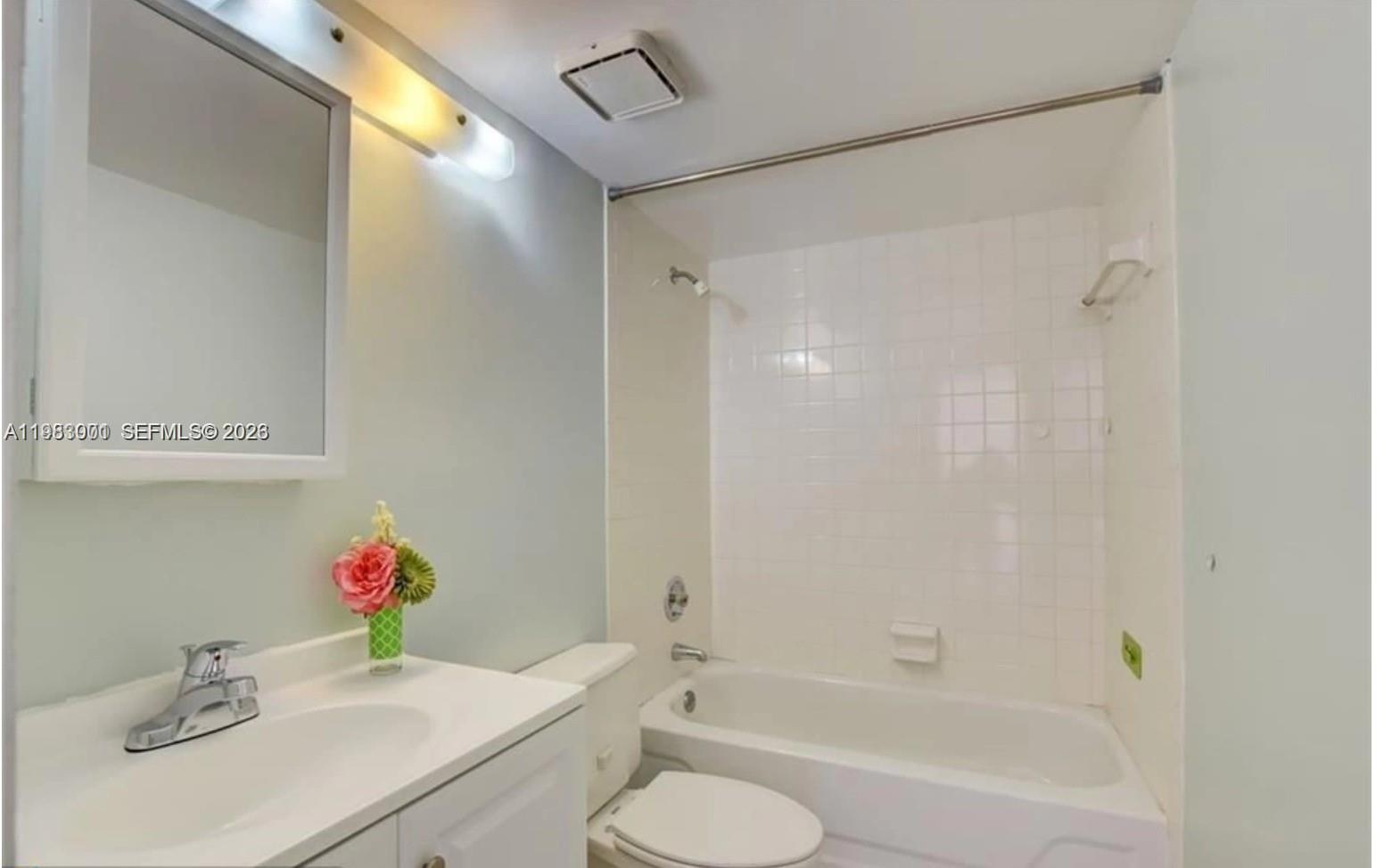 3103 Spanish Wells Drive 2a Property Photo 2