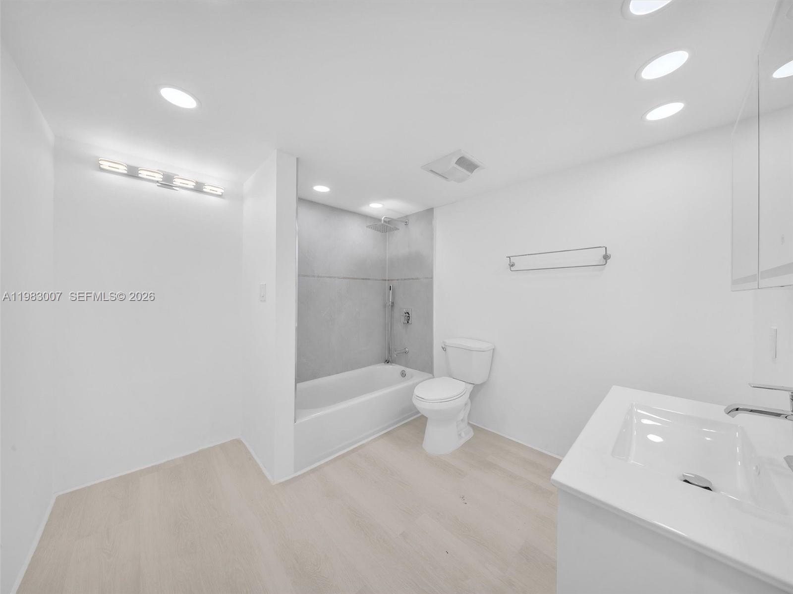 301 174th Street 1818 Property Photo 16