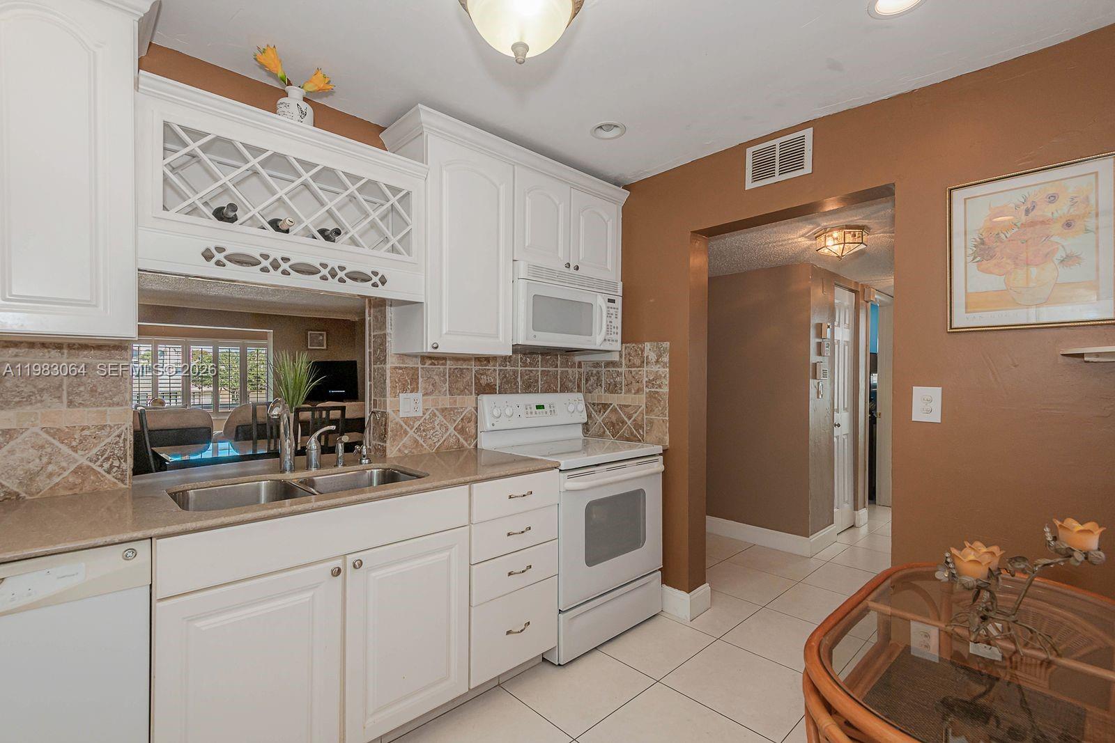 4270 Nw 40th Street 201 Property Photo 3