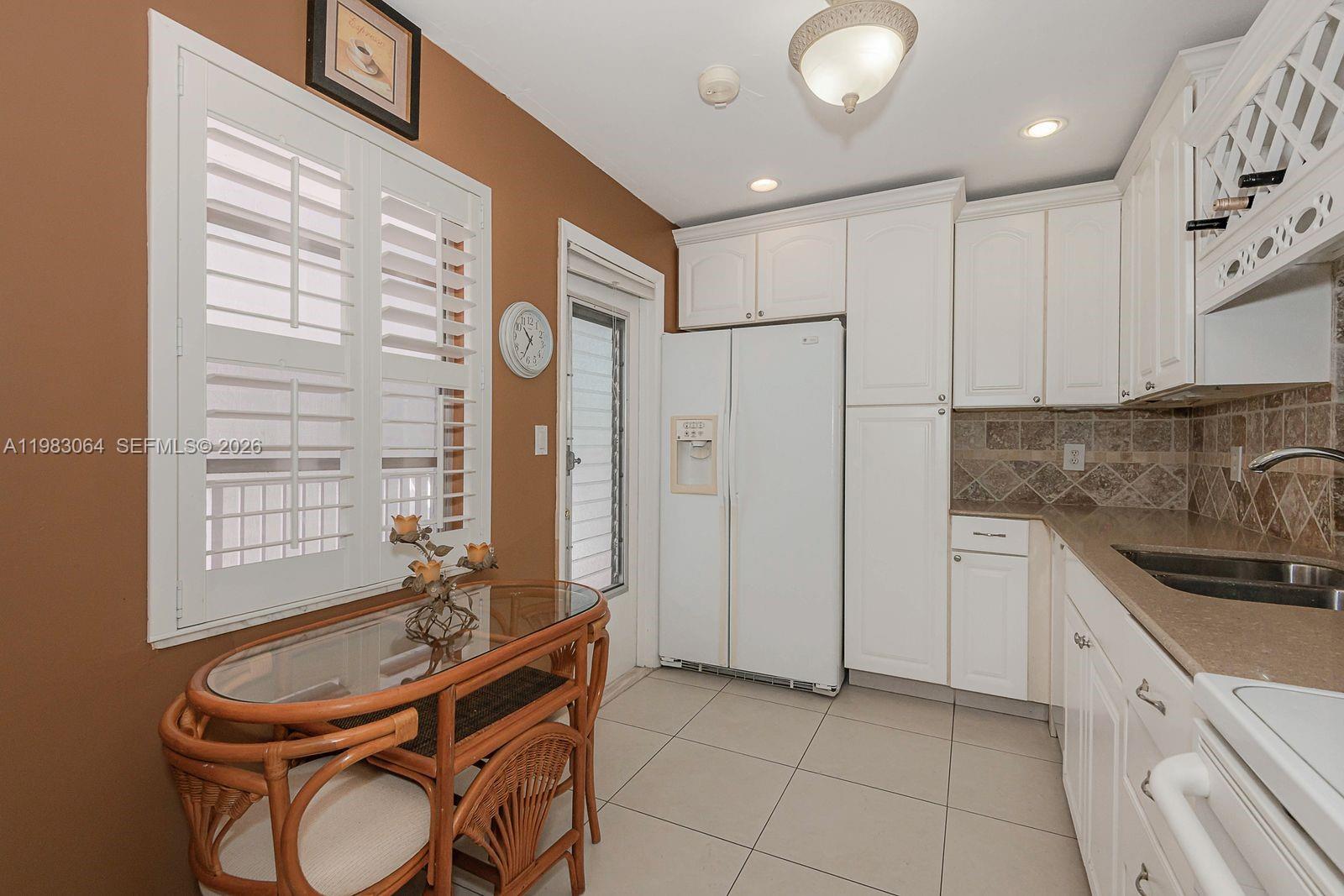4270 Nw 40th Street 201 Property Photo 4