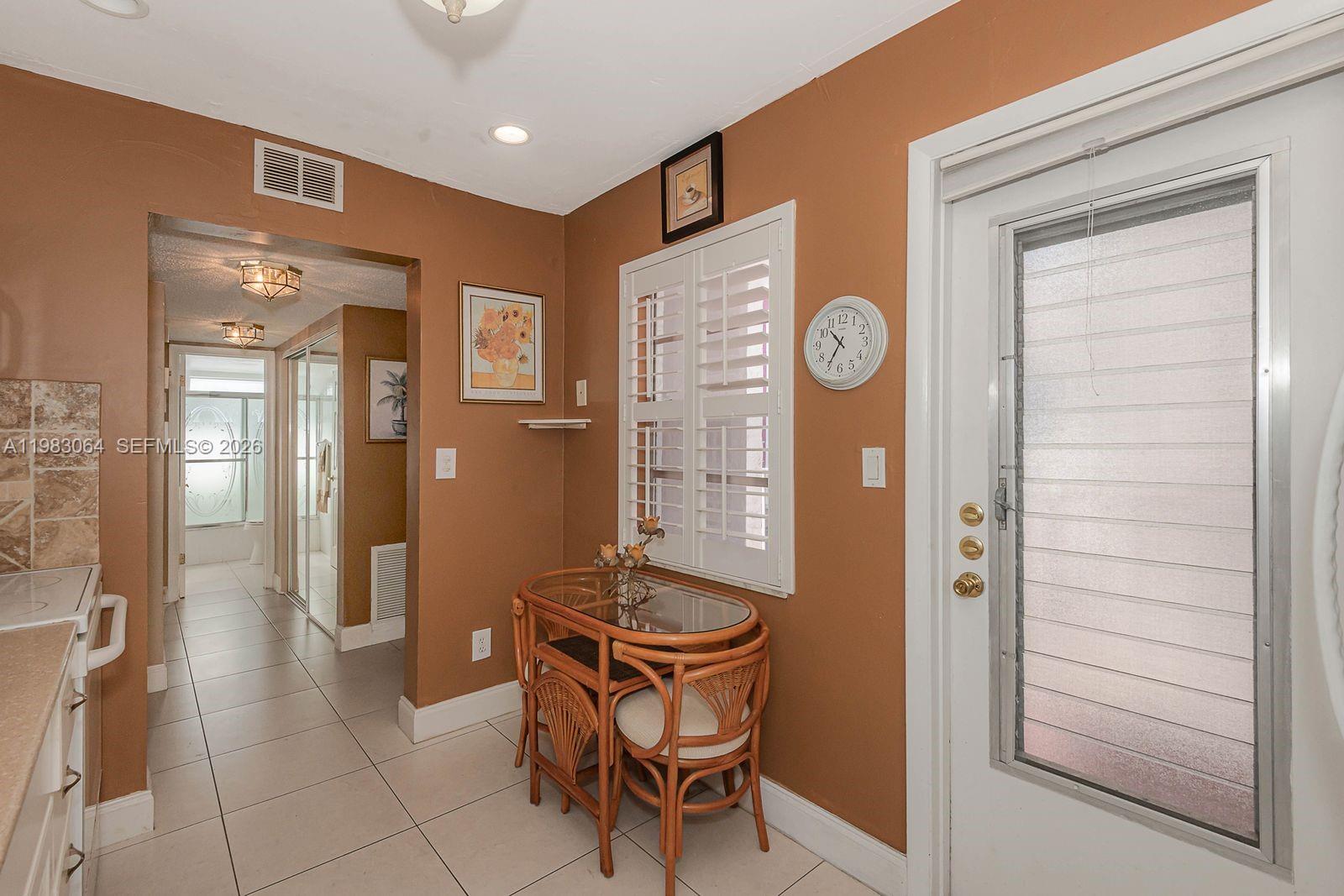 4270 Nw 40th Street 201 Property Photo 5