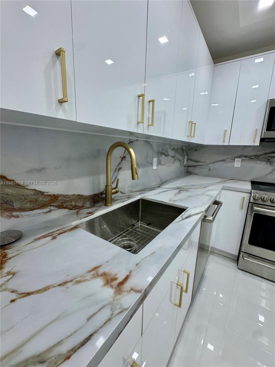 10185 Collins Avenue 606 Property Photo 1