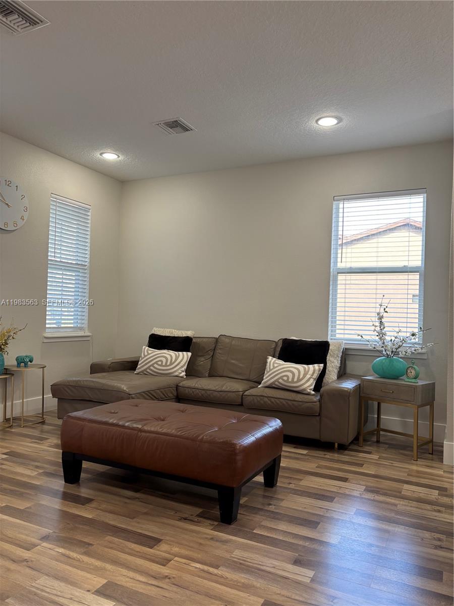 1001 La Mirada Property Photo 5