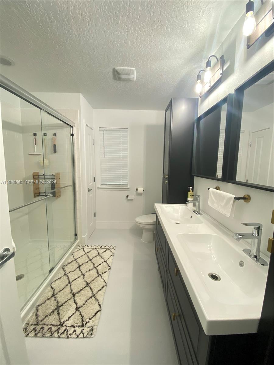 1001 La Mirada Property Photo 8