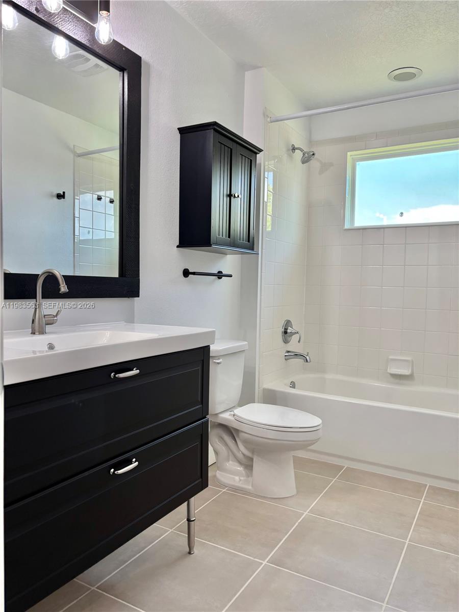 1001 La Mirada Property Photo 29
