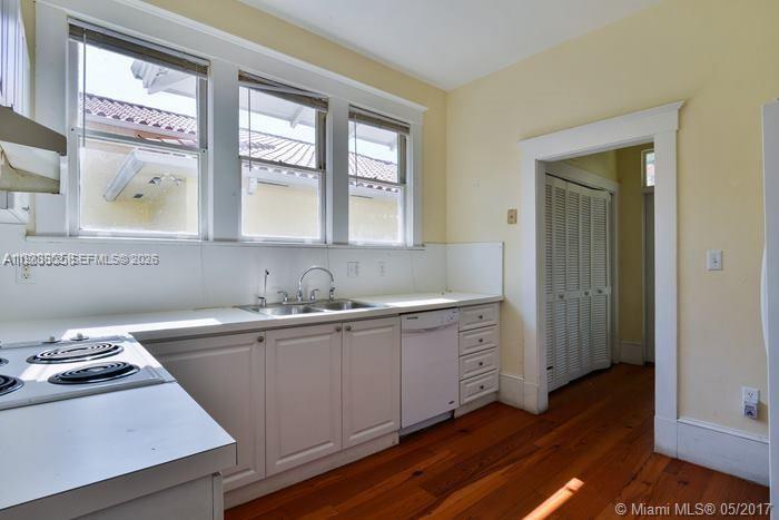 2000 S Miami Avenue Property Photo 6