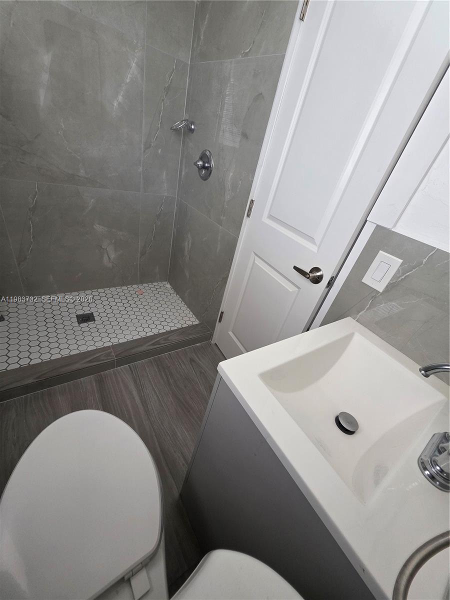 71 Esplanade Drive D Property Photo 10