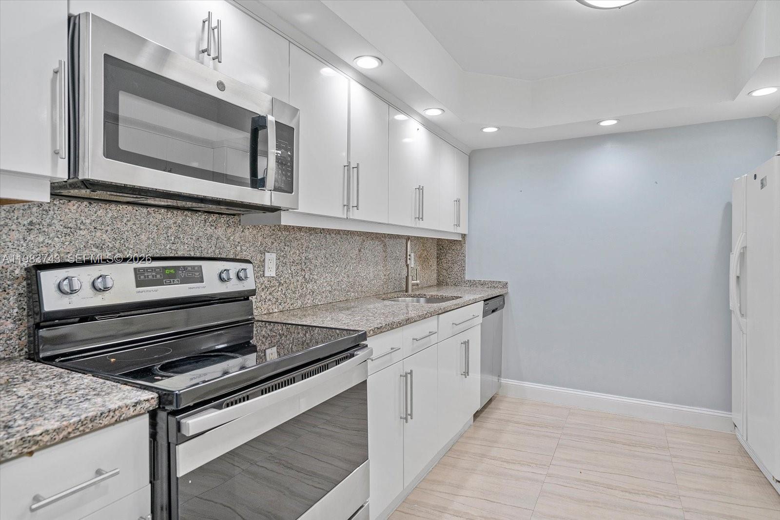 2049 S Ocean Drive 210 Property Photo 6