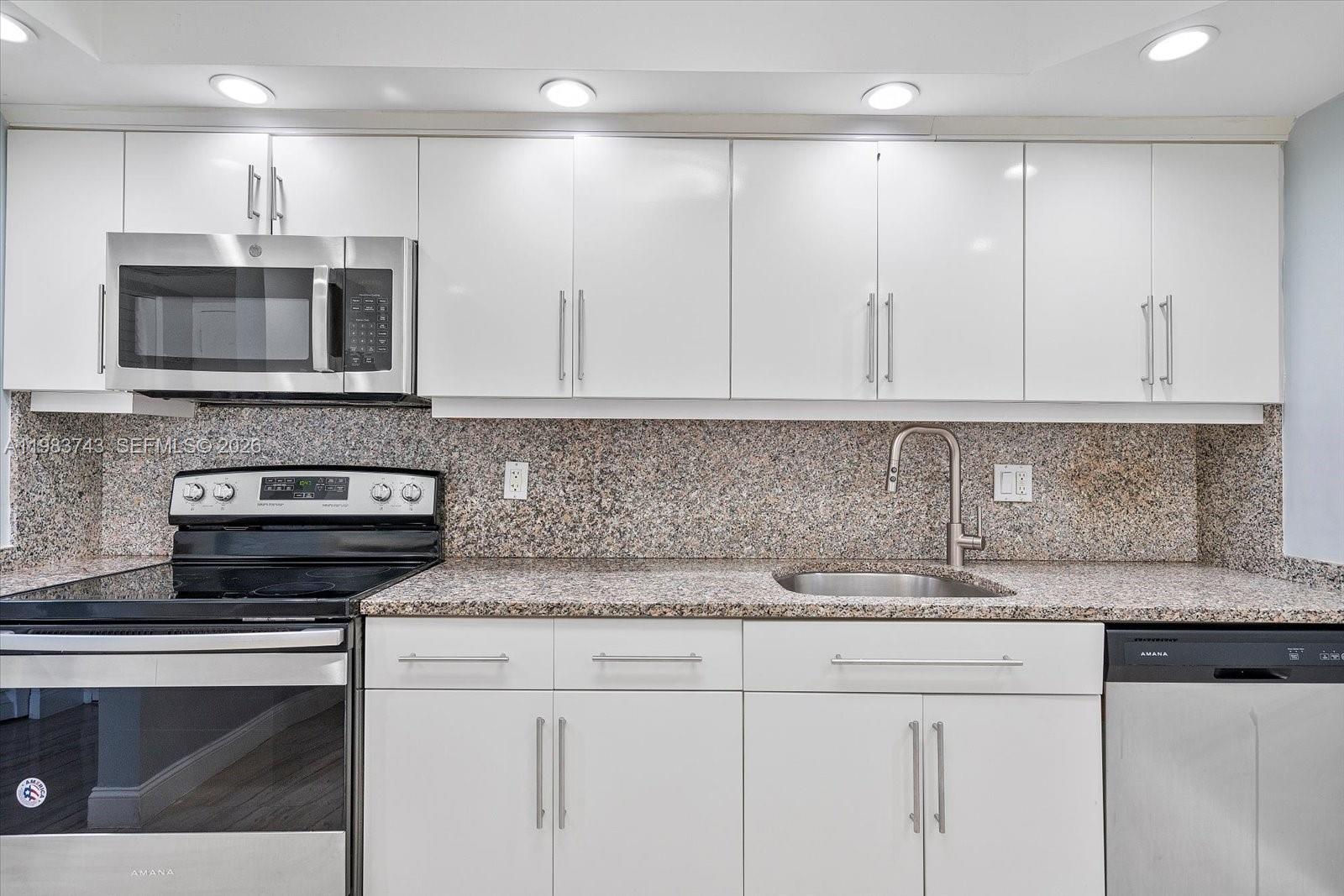 2049 S Ocean Drive 210 Property Photo 7
