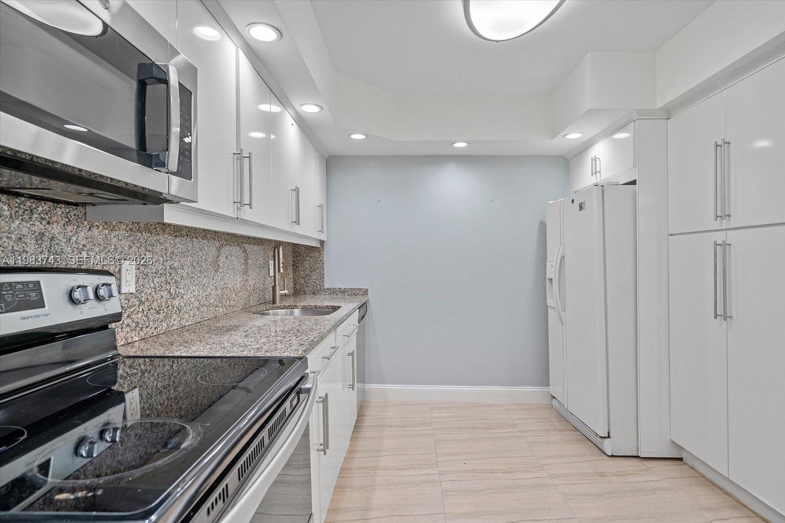 2049 S Ocean Drive 210 Property Photo 8