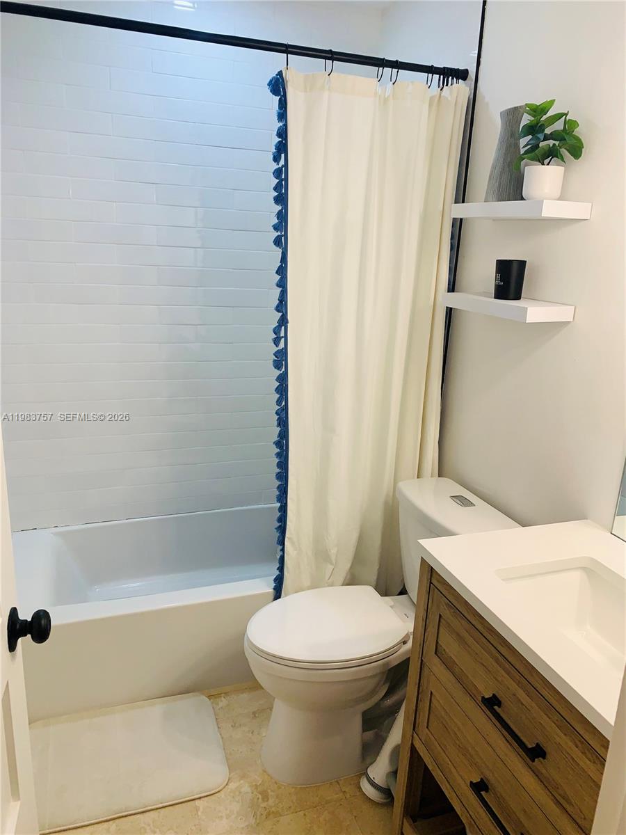 6815 Edgewater Drive 105 Property Photo 11