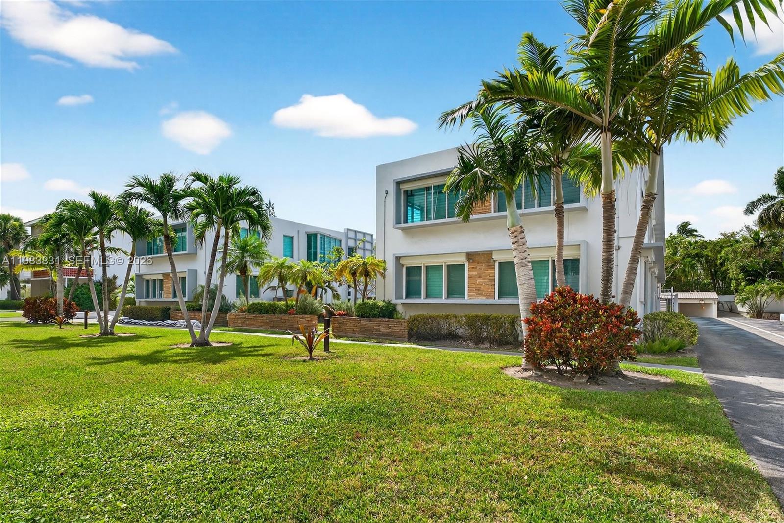 10178 Collins Avenue 208