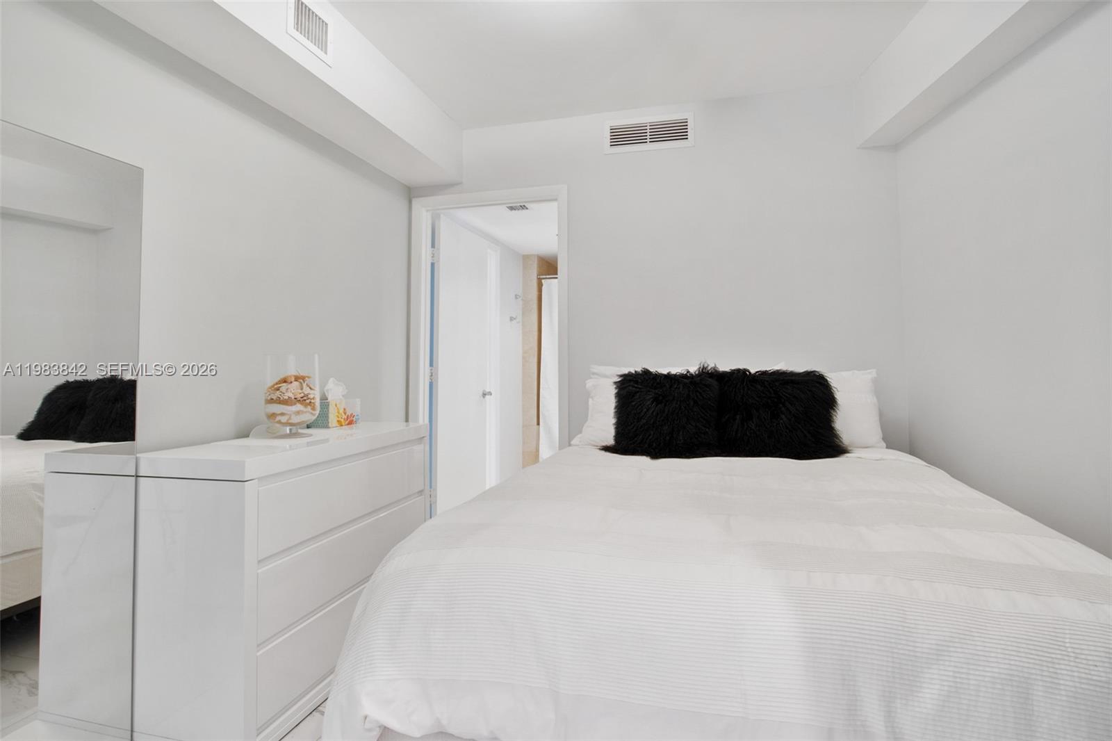 1800 S Ocean Drive 909 Property Photo 13