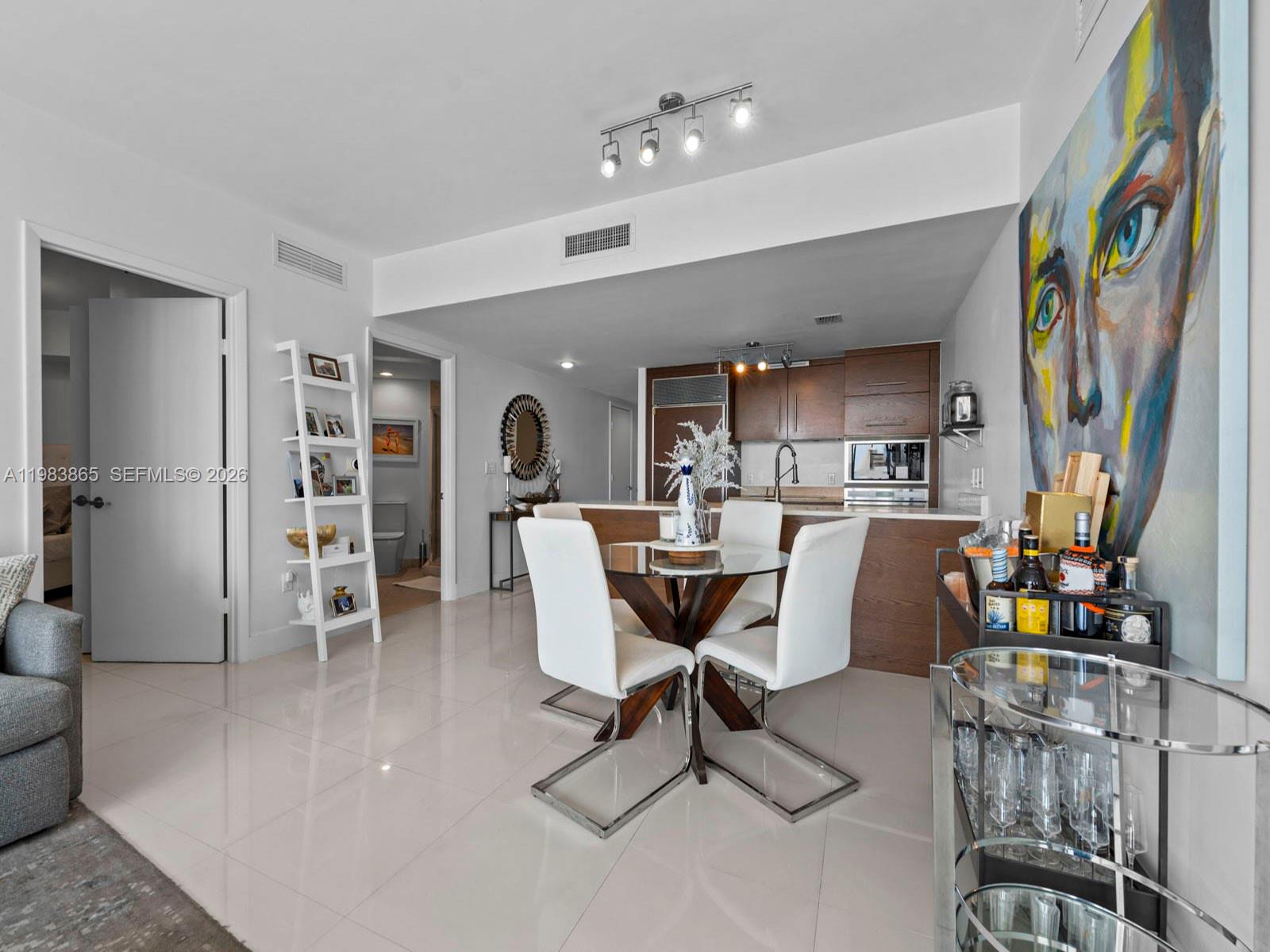A11983865 Property Photo 5