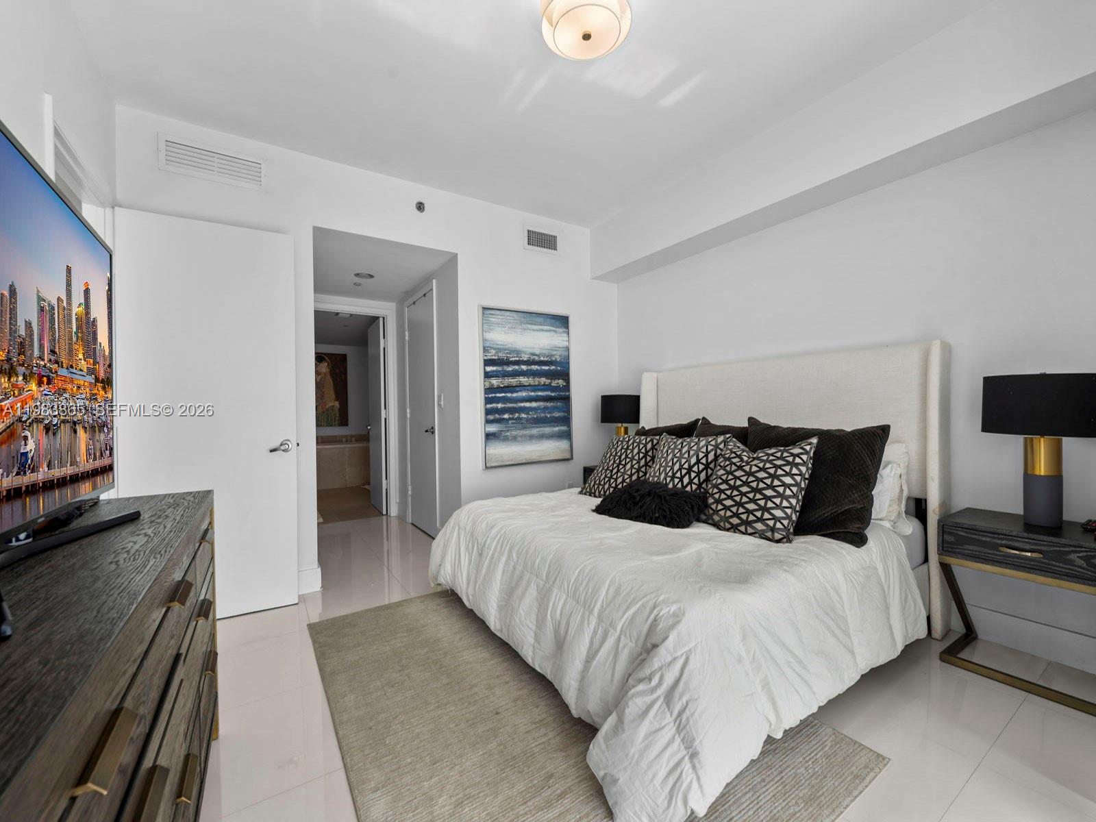 A11983865 Property Photo 12
