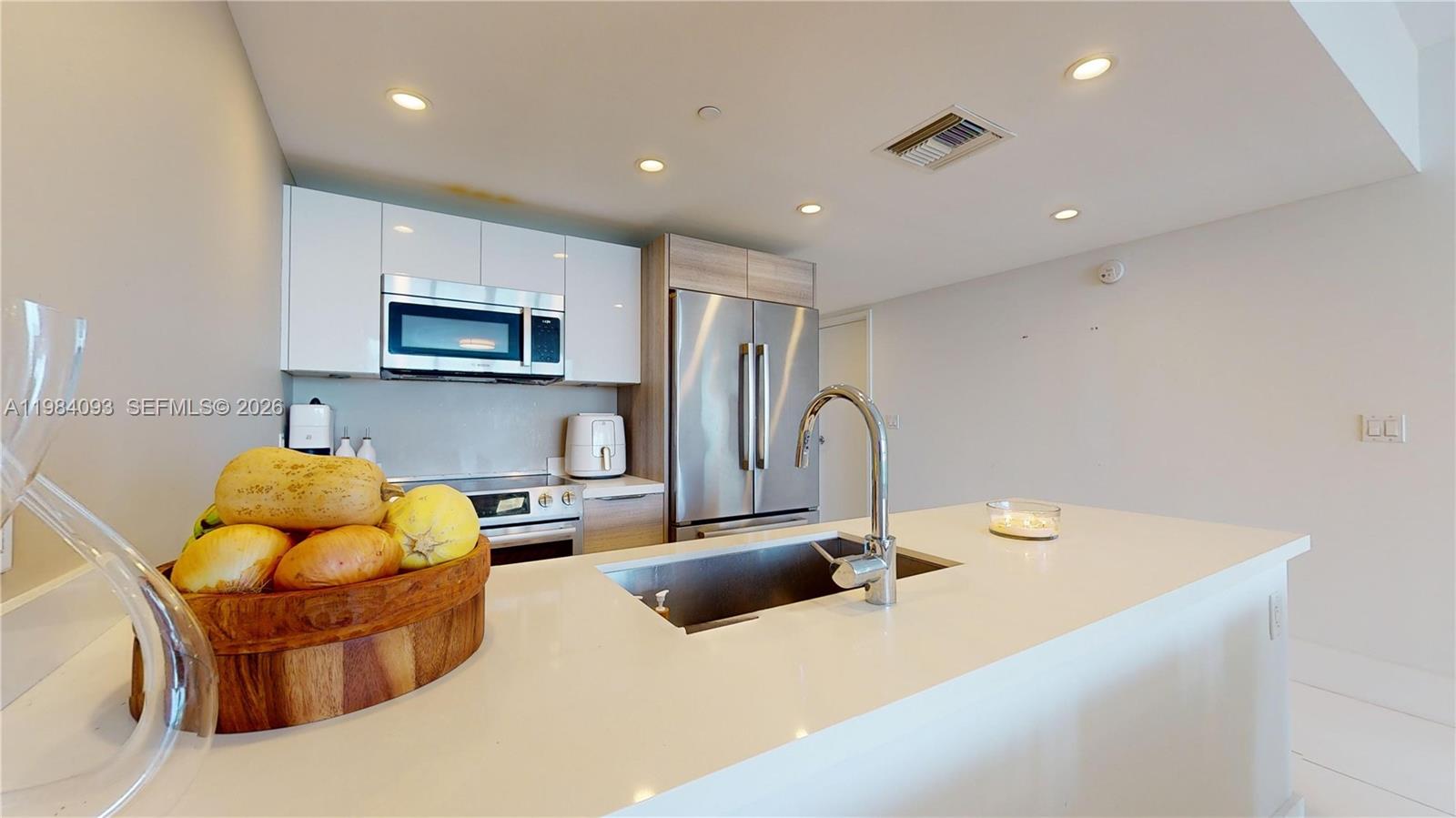 9940 W Bay Harbor Drive 5e-n Property Photo 9