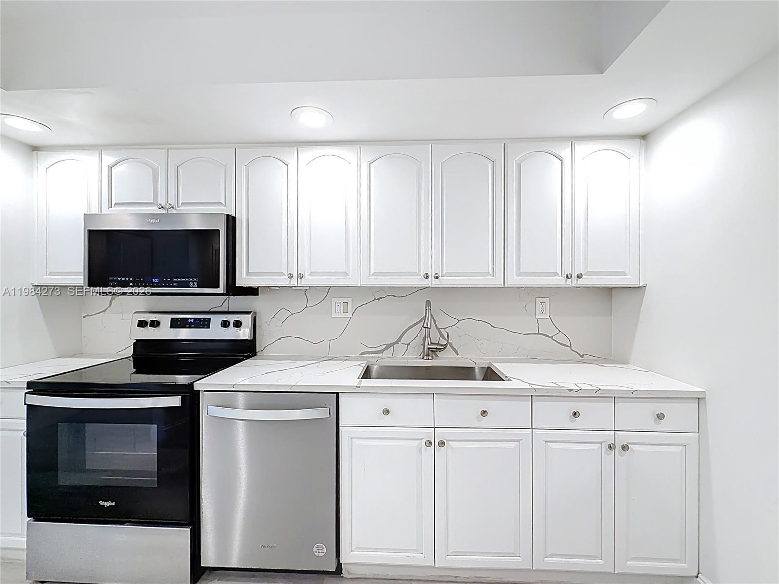 1000 Parkview Drive 121 Property Photo 8