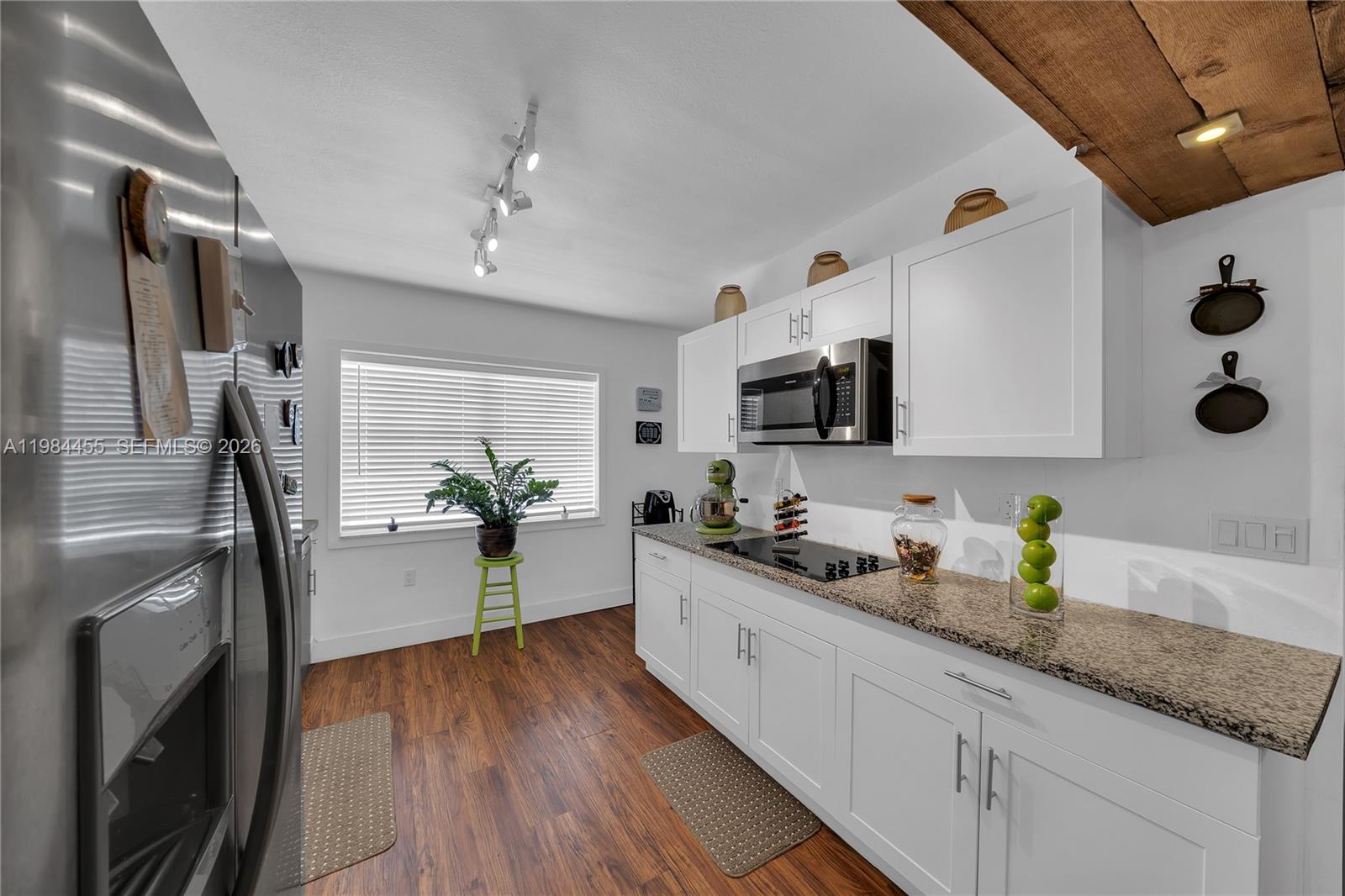 213 W 20th Street Property Photo 5