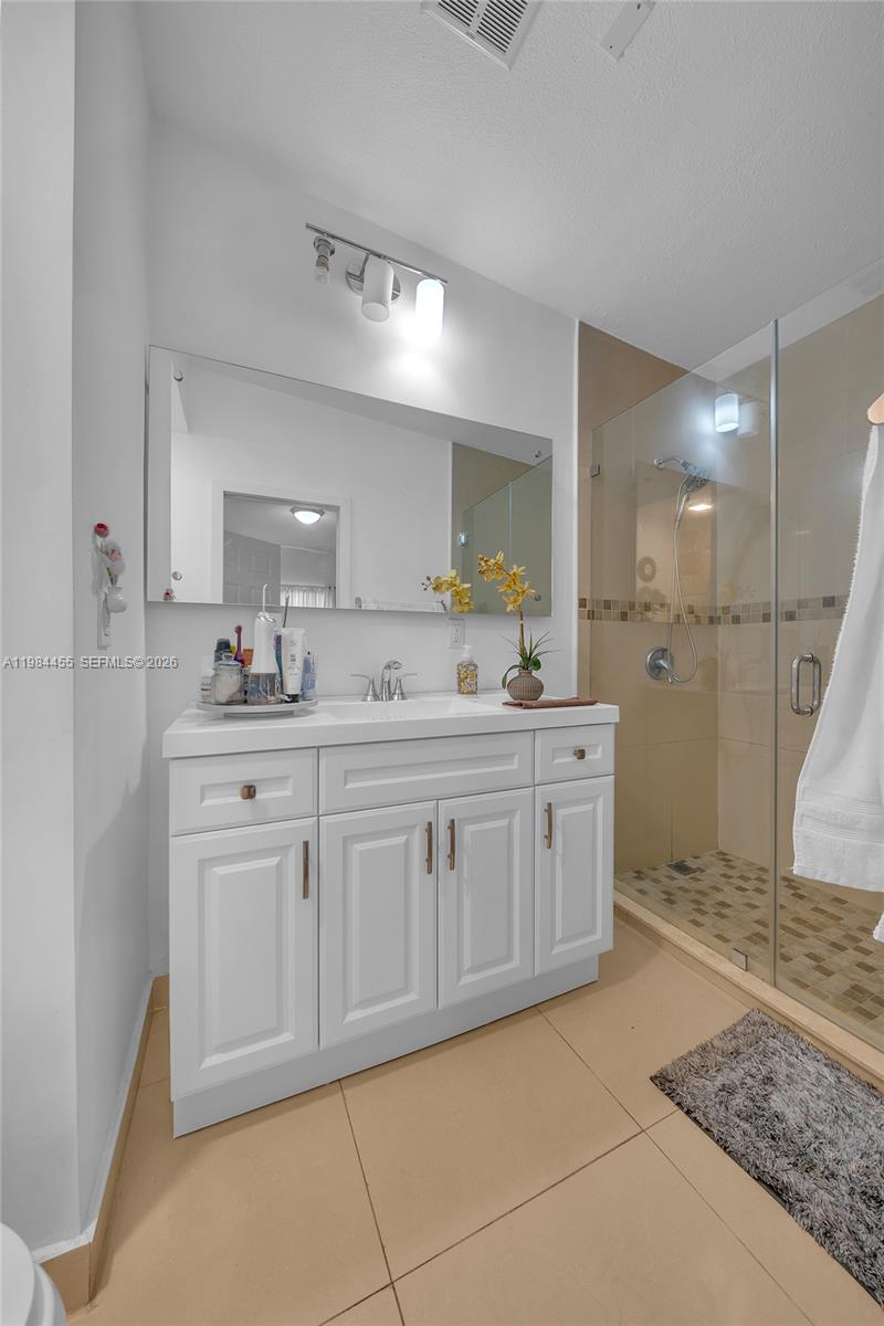 213 W 20th Street Property Photo 13