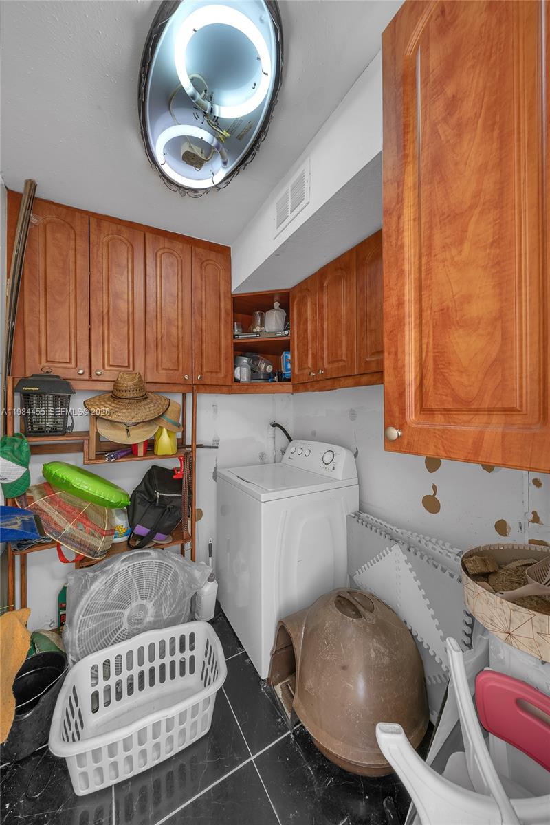 213 W 20th Street Property Photo 14