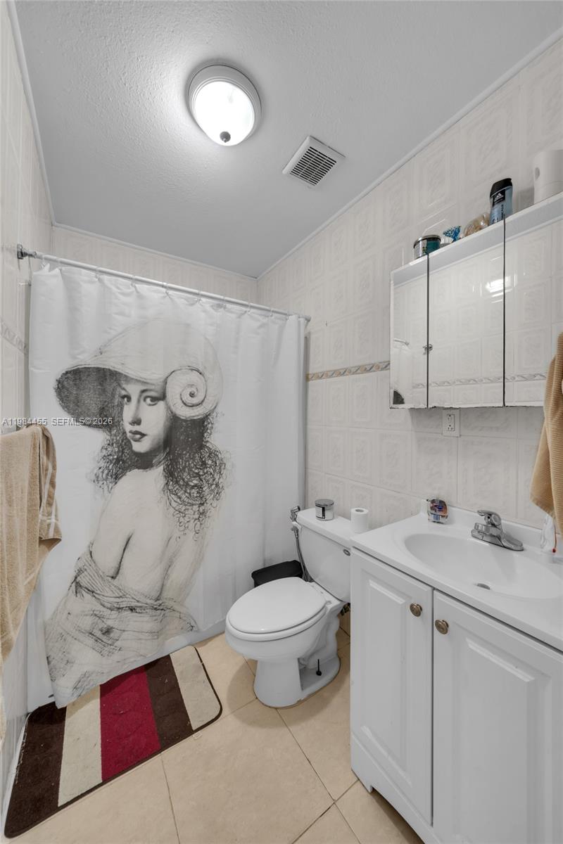 213 W 20th Street Property Photo 15
