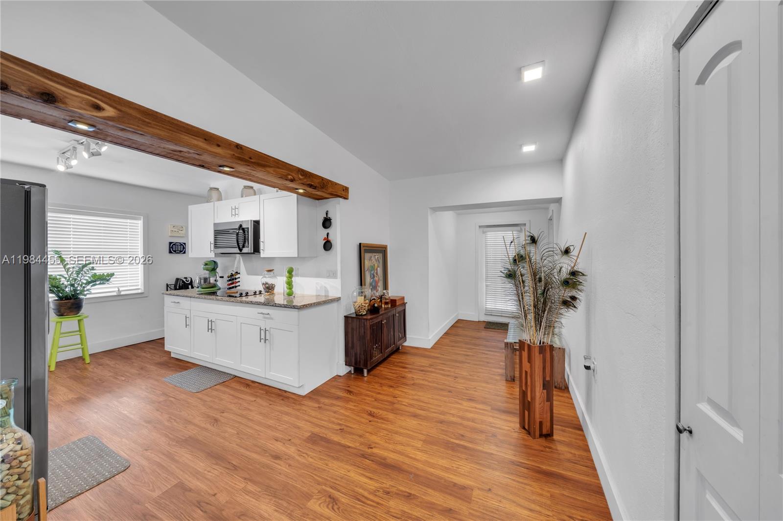 213 W 20th Street Property Photo 18