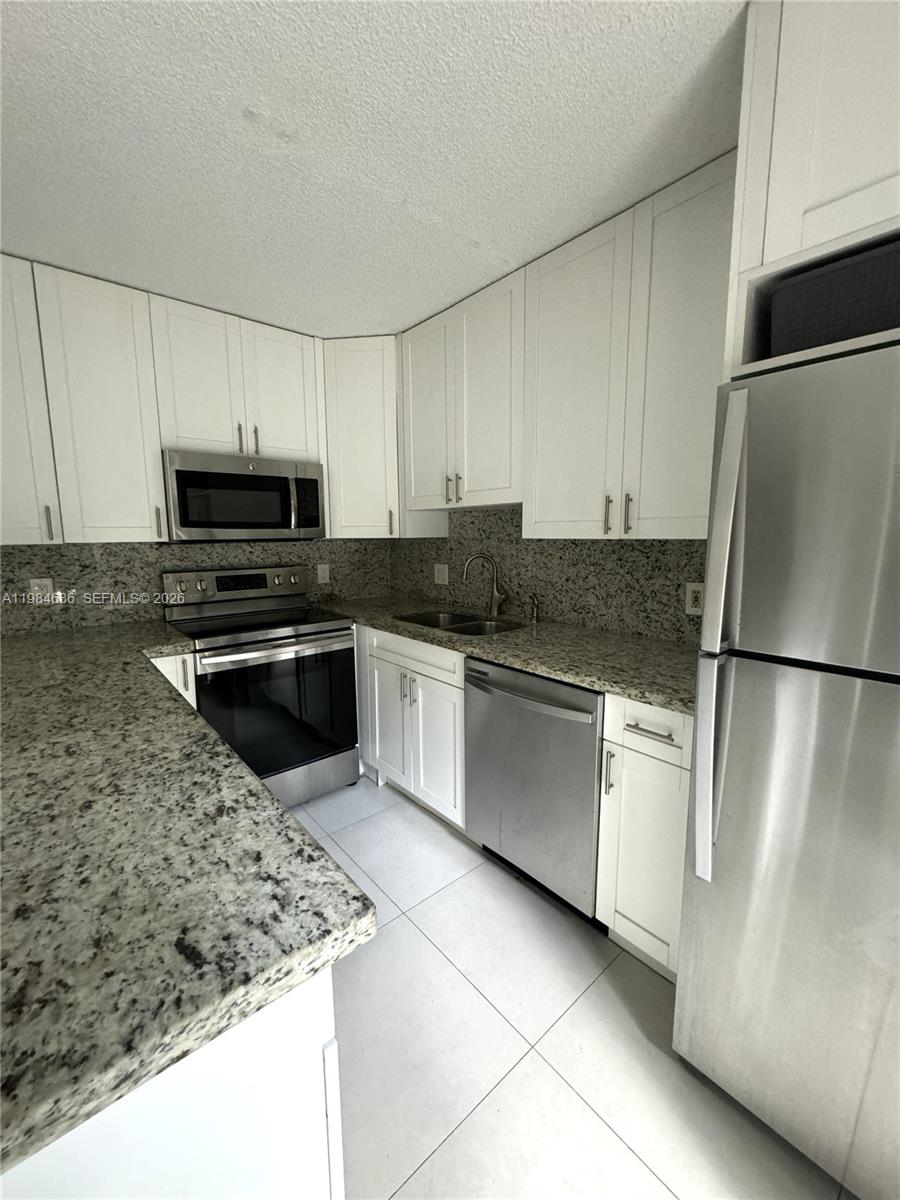 716 Nw 98th Way Property Photo 3