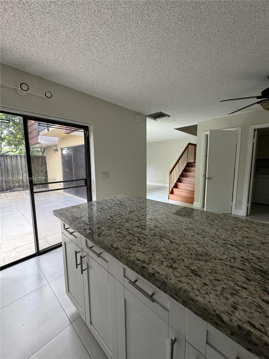 716 Nw 98th Way Property Photo 4