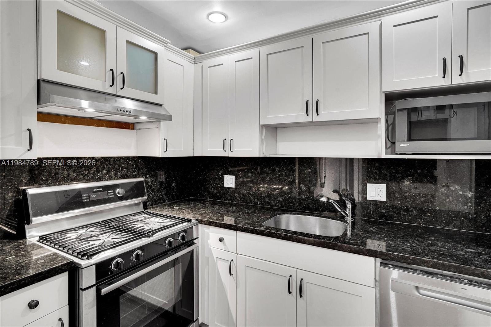 A11984789 Property Photo 3