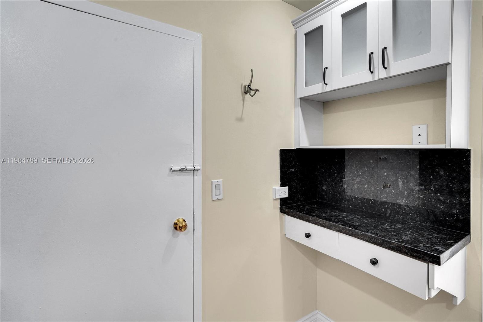 A11984789 Property Photo 5