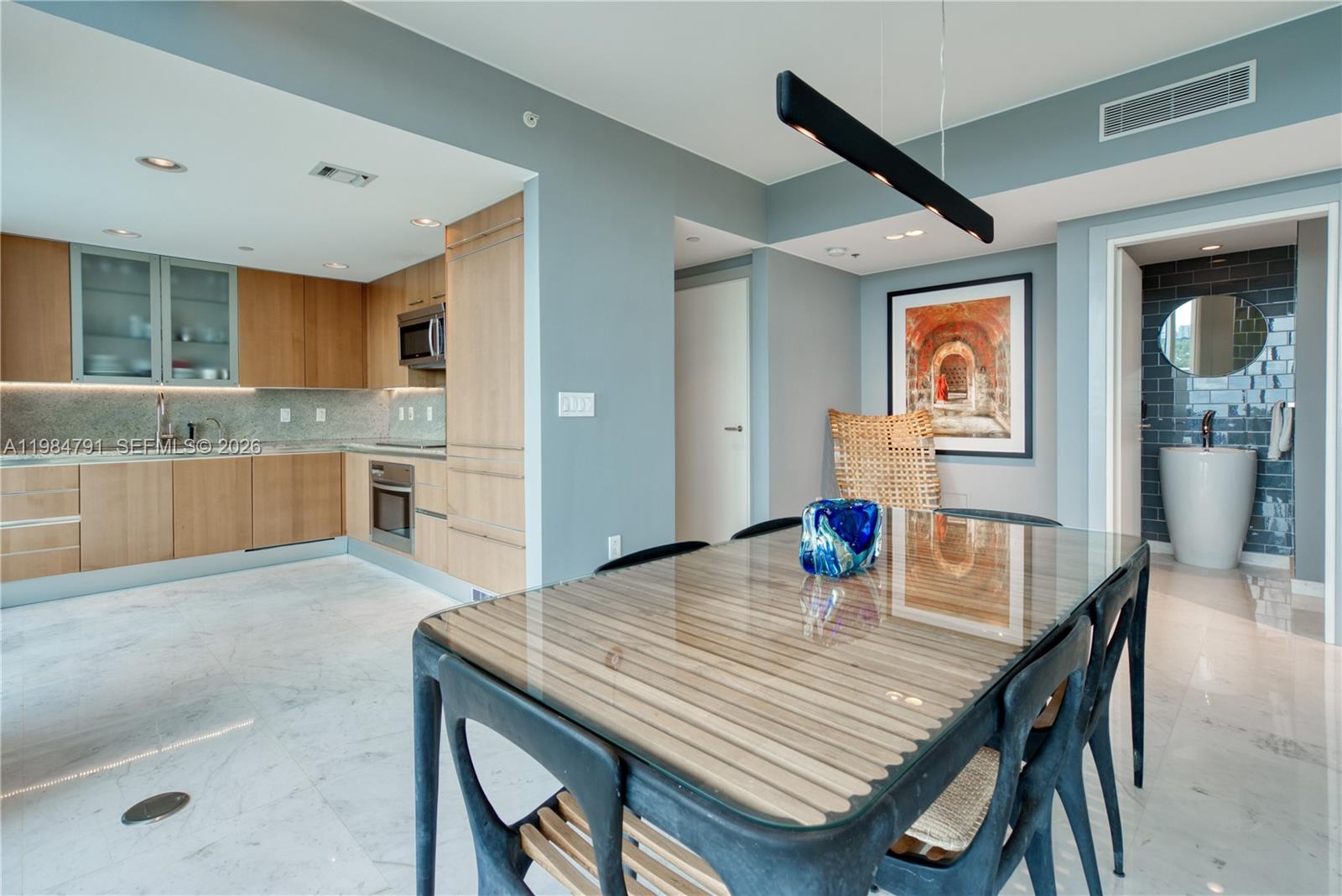 2627 S Bayshore Drive 1408 Property Photo 10