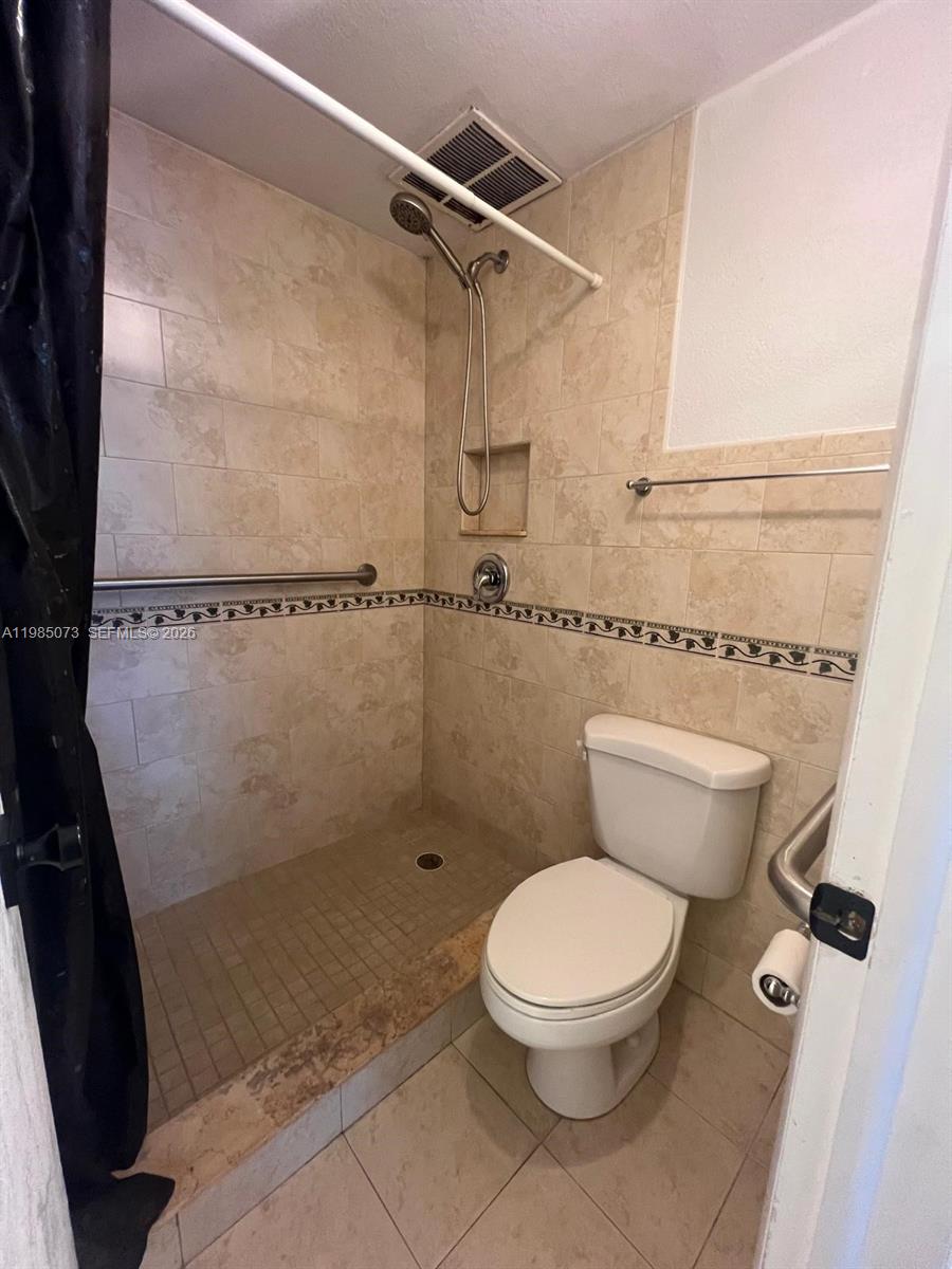 1900 W 68th Street D207 Property Photo 27