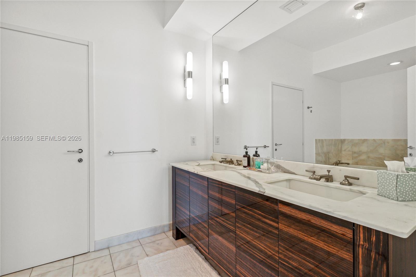 50 S Pointe Drive 805 Property Photo 8