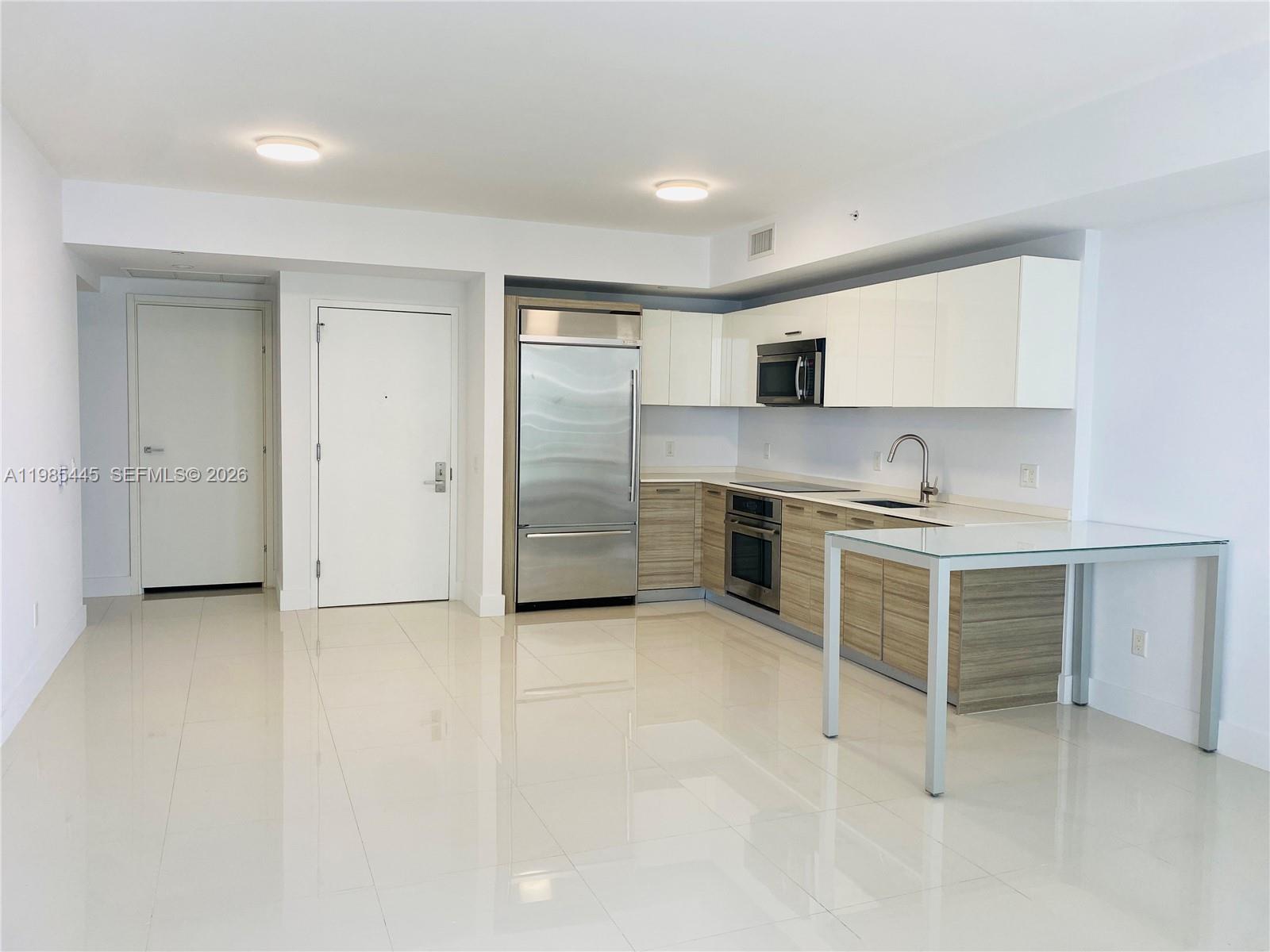 1300 Brickell Bay Drive 1903 Property Photo 2
