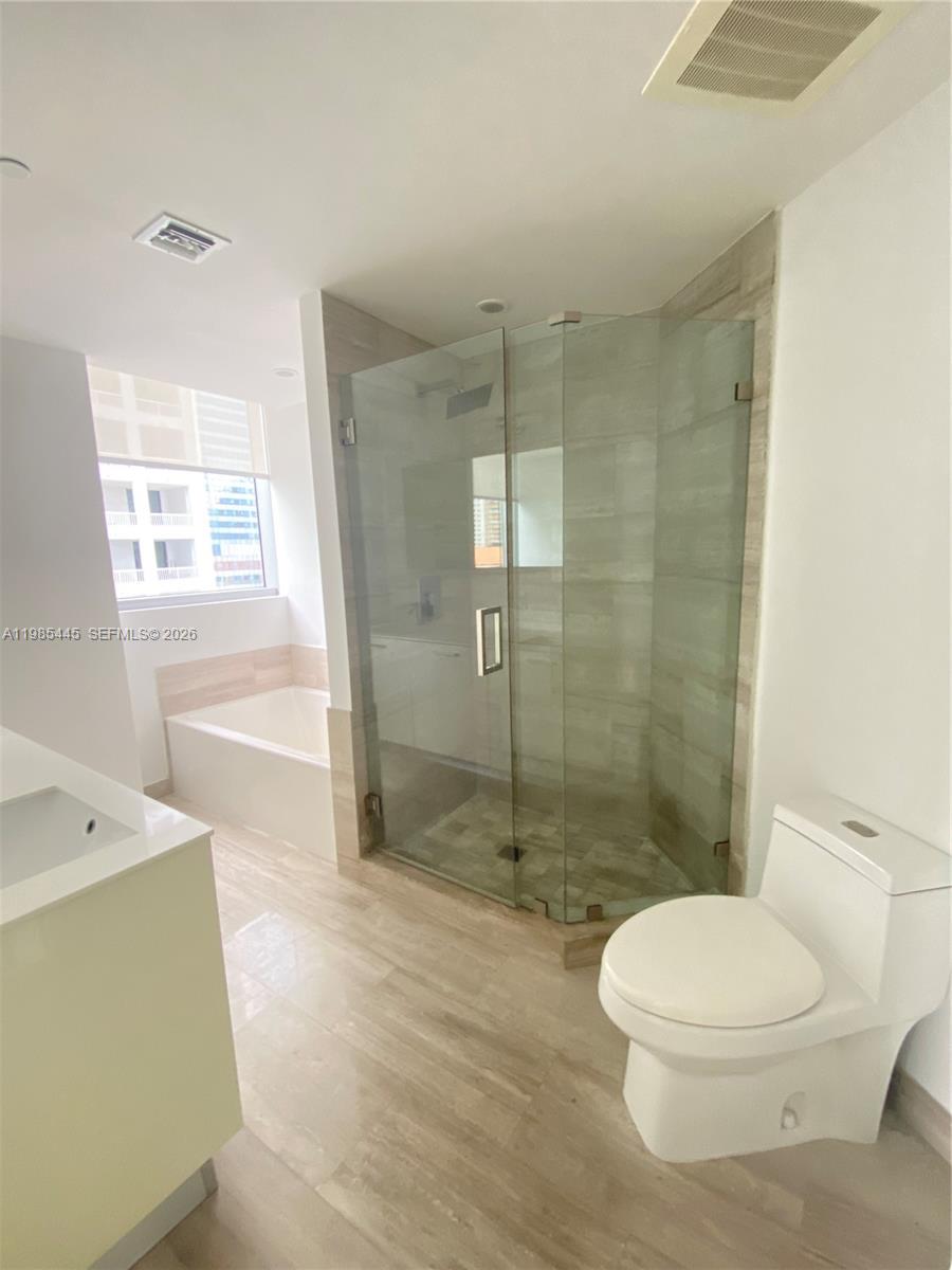 1300 Brickell Bay Drive 1903 Property Photo 4