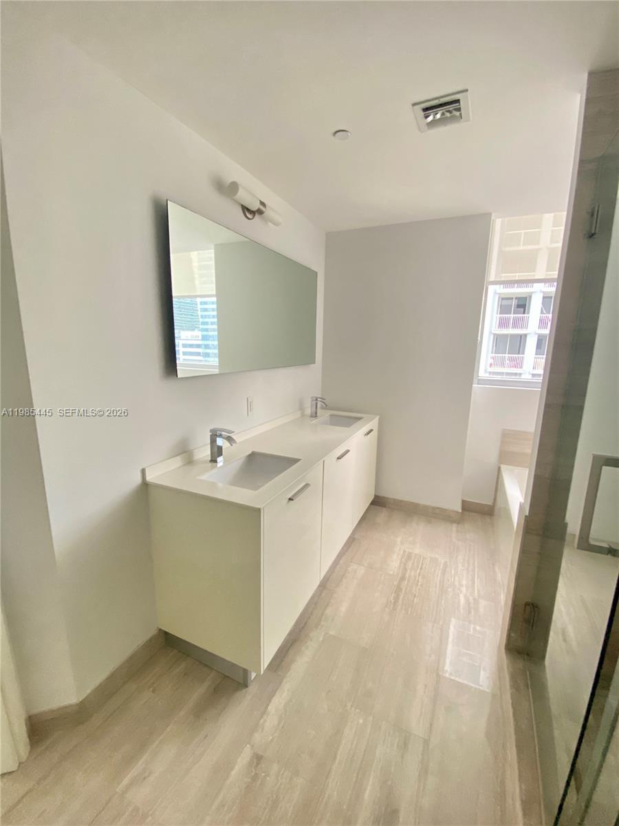 1300 Brickell Bay Drive 1903 Property Photo 5