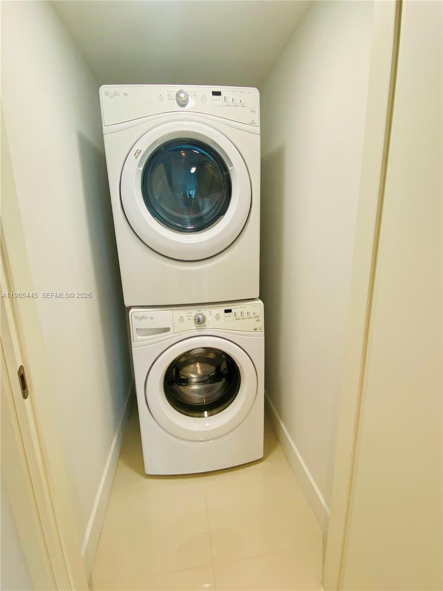 1300 Brickell Bay Drive 1903 Property Photo 11