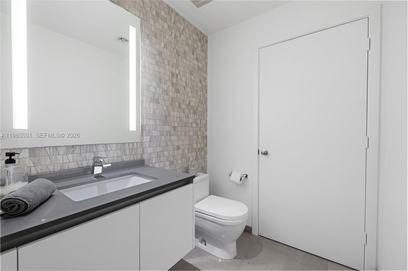 88 Sw 7th Street 1010 Property Photo 12