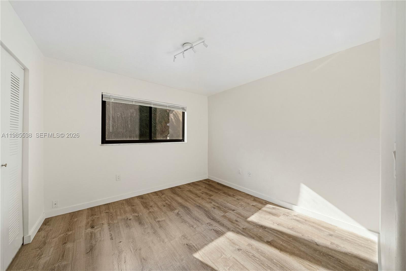 1901 S River Drive 30c Property Photo 4