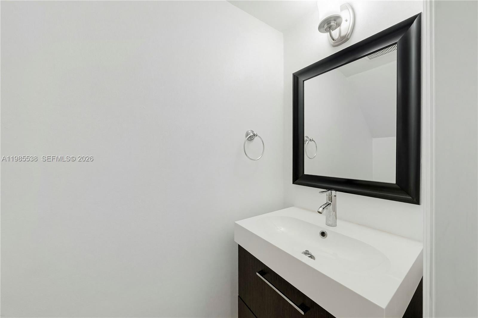 1901 S River Drive 30c Property Photo 6