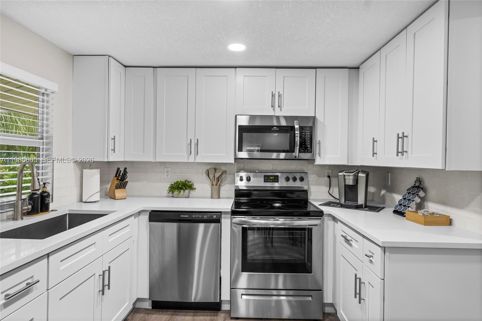 6674 4th Street St Property Photo 4
