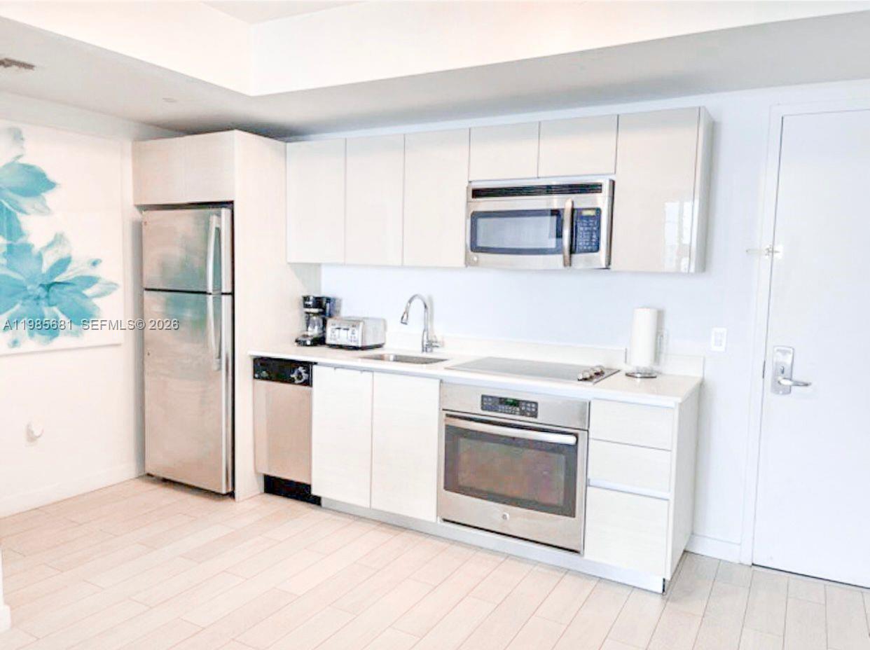 2602 E Hallandale Beach Boulevard R2405 Property Photo 3