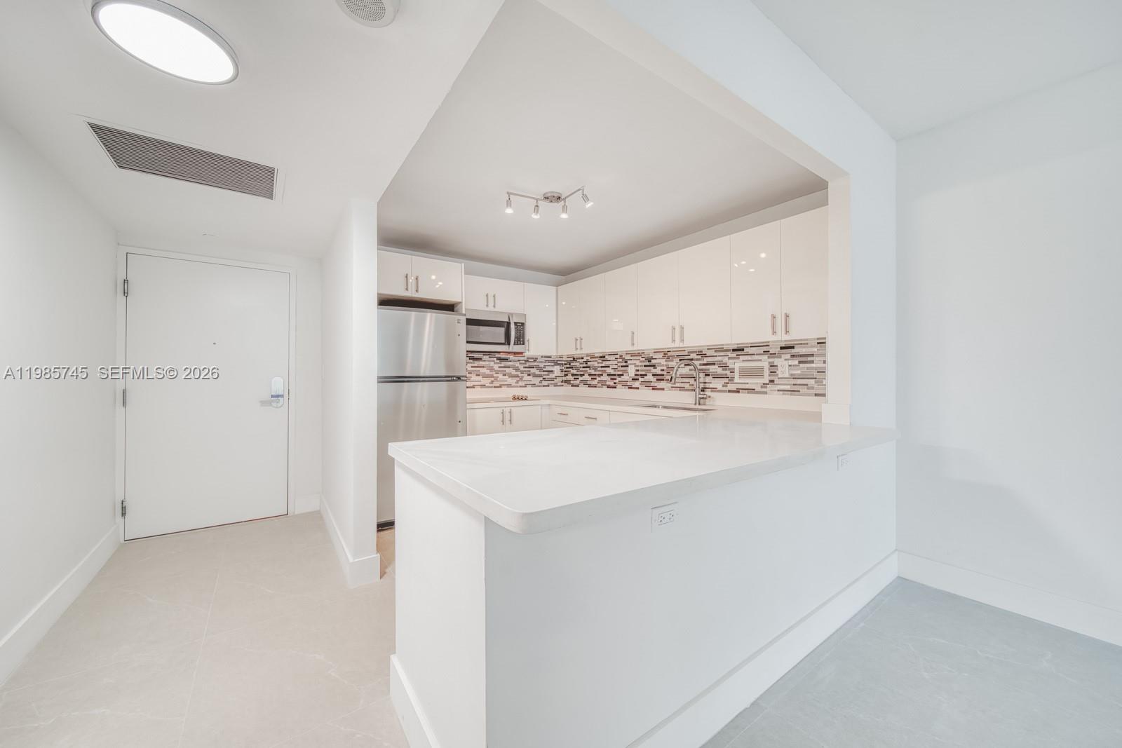 2301 Collins Avenue 311 Property Photo 15